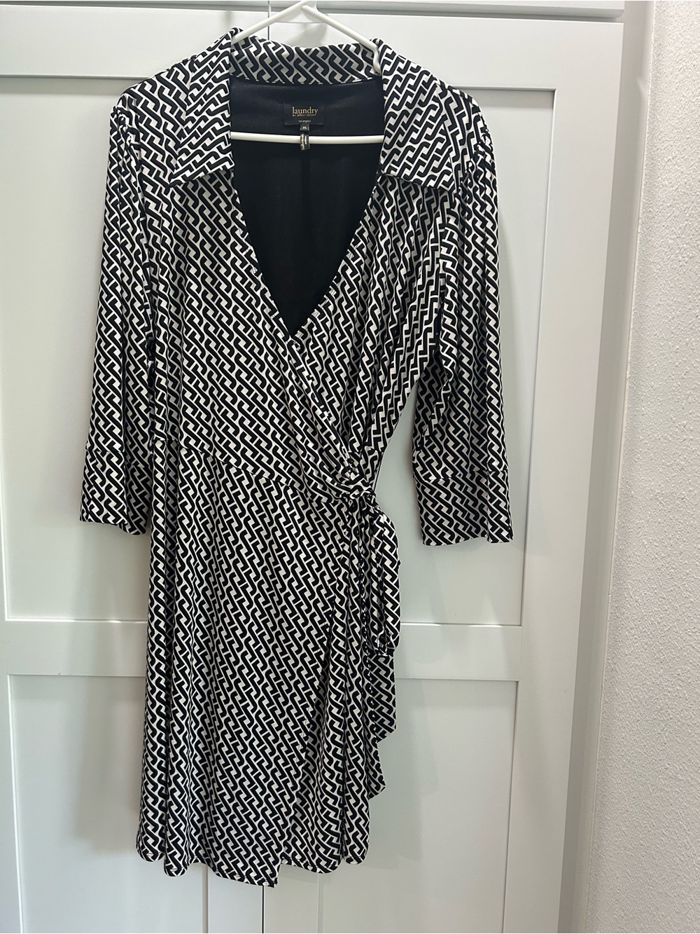 Laundry By Shelli Segal Black & White Geometric Wrap Dress - Picture 2 of 6